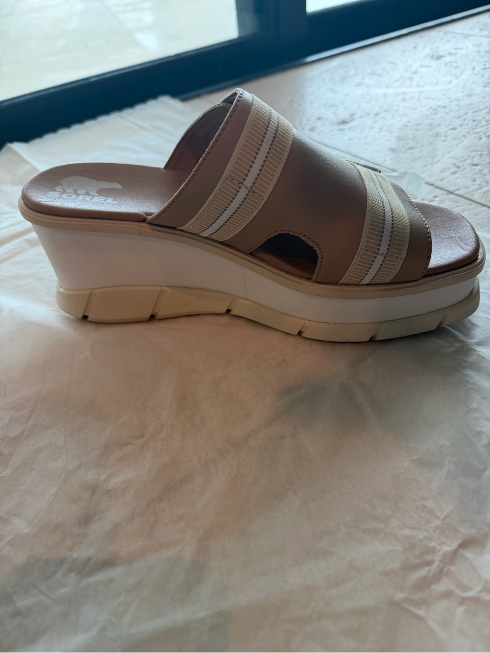 Sorel Joanie III Tan Platform Slide Sandals 8 - Picture 4 of 7